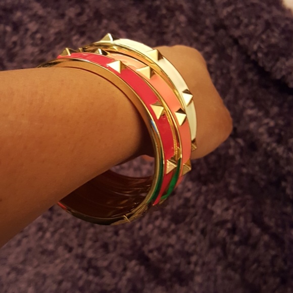 LAST 1! Pyramid Studs Enamel Bangle - Picture 3 of 4